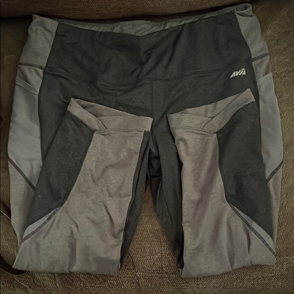 Avia Gray Athletic Legging with Form-Fitting Design